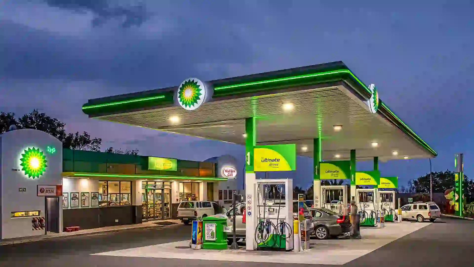 BP Garage Learnership Programme 2026 banner showing a fuel station attendant assisting a customer at a BP service station in South Africa.